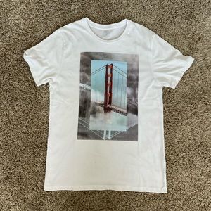 Old Navy Golden Gate Bridge Print Medium White T-shirt